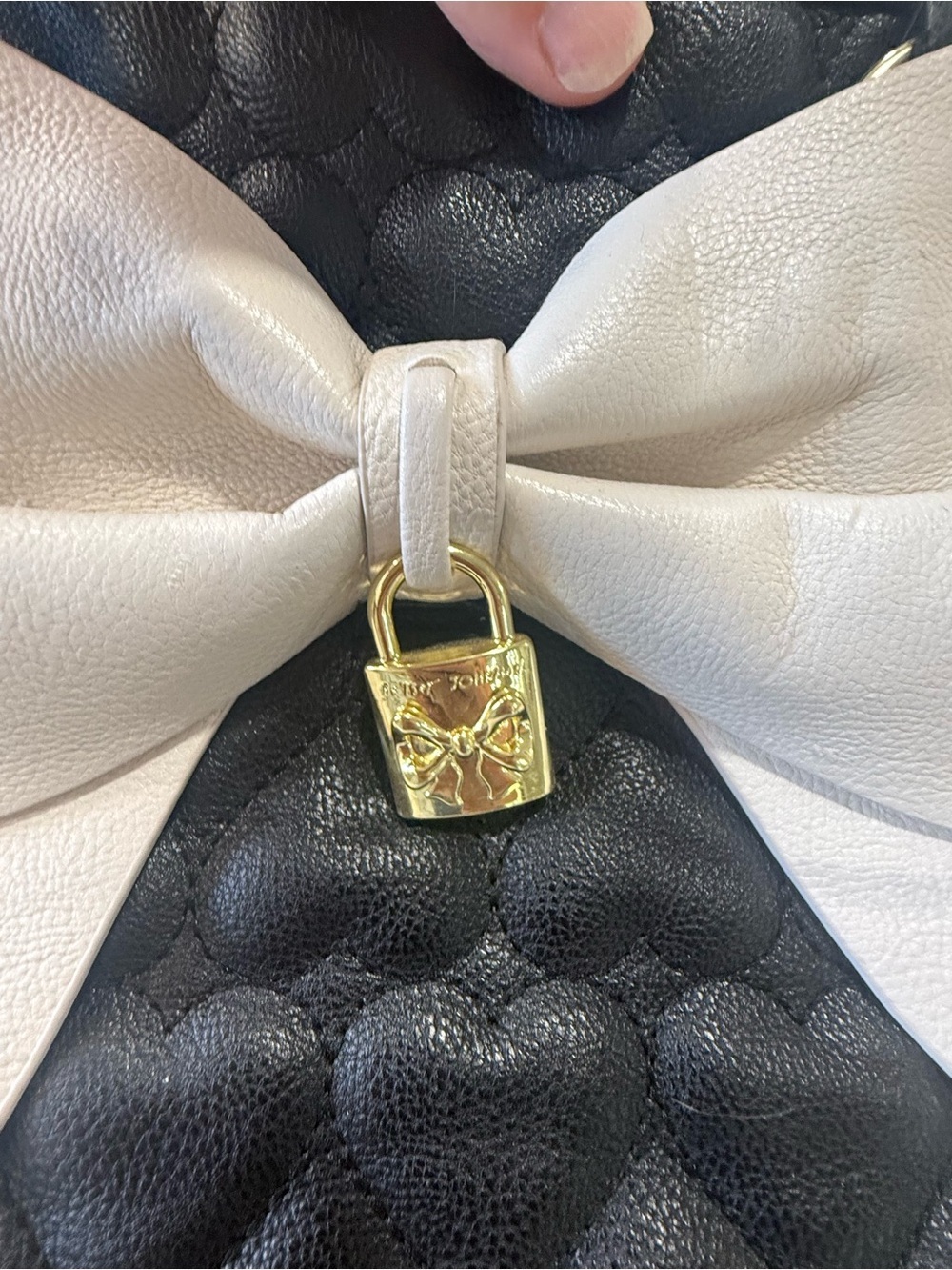 Betsey Johnson Black Heart Quilted Satchel White Bow Gold Hardware Floral Lined - Picture 4 of 7